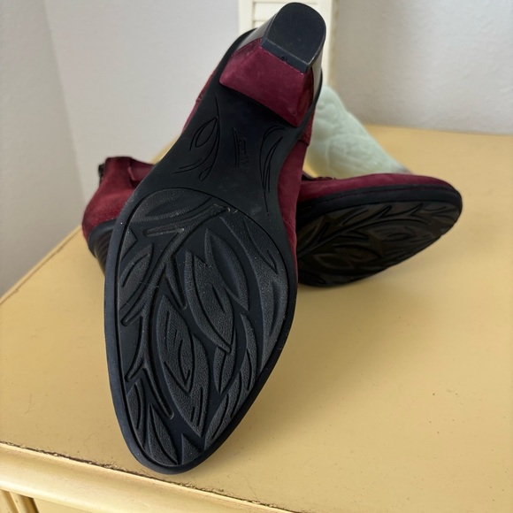 Earth Amber Burgundy Leather Criss Cross Dressy Heeled Bootie size 9 - Picture 6 of 9